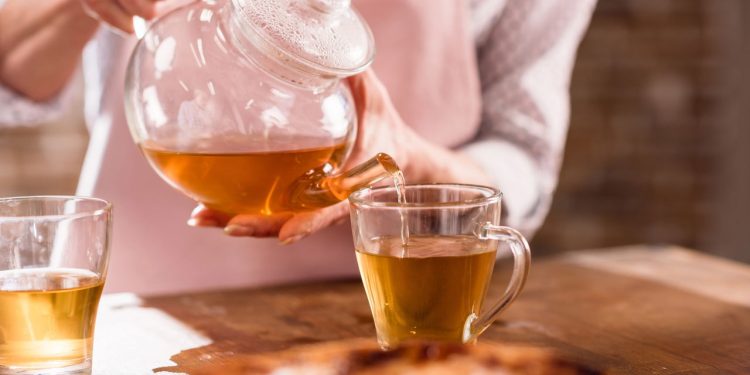 2 bebidas naturais que custam só R$ 0,80 e podem aliviar suas dores e o estômago