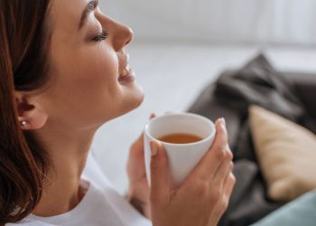 2 bebidas naturais que custam só R$ 0,80 e podem aliviar suas dores e o estômago