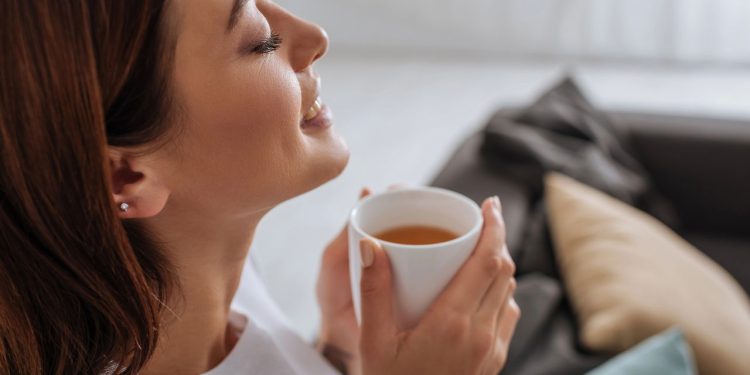 2 bebidas naturais que custam só R$ 0,80 e podem aliviar suas dores e o estômago