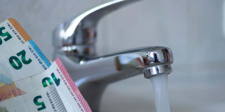 Fazer isso pode fazer você economizar até 80% de água e diminuir o valor da conta!