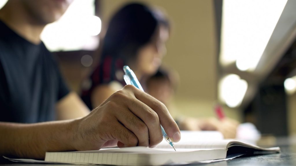 Estudantes estão recebendo até R$ 3.200 com esse programa do Governo