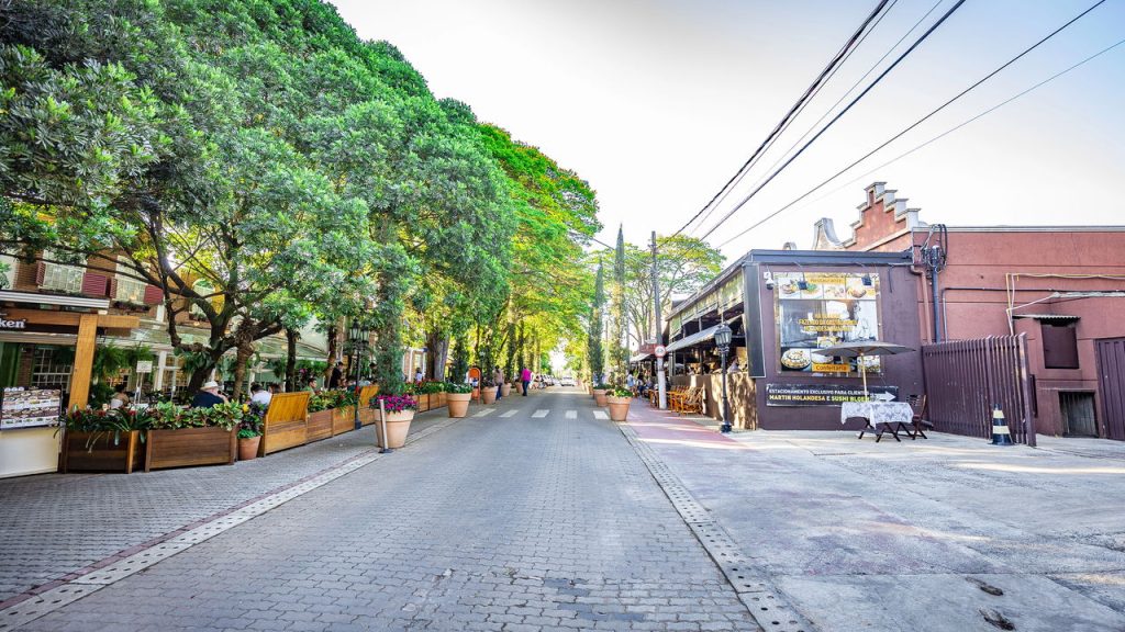 Esta cidade brasileira parece um pedacinho da Europa com flores por todo lado
