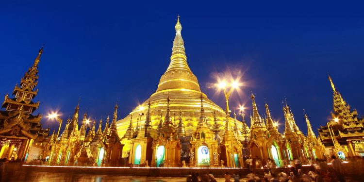 Bagan te chama para uma viagem mágica com templos milenares ao amanhecer