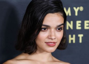 Por trás do talento de Rachel Zegler, um império de 4 milhões que canta e encanta