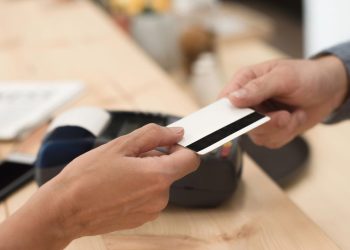 Entenda como funciona a síndrome do cartão de crédito