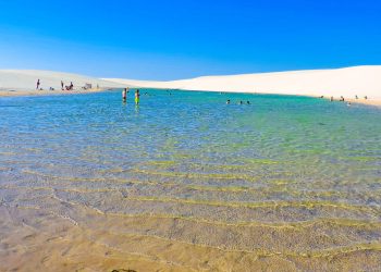 Este lugar no Brasil parece um deserto com lagoas e vai te hipnotizar