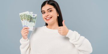 5 hábitos que estão ajudando brasileiros a ter dinheiro no fim do mês