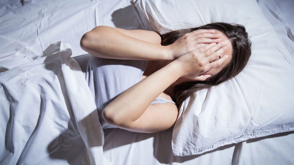Conheça os sinais que podem estar afetando seu sono durante a noite