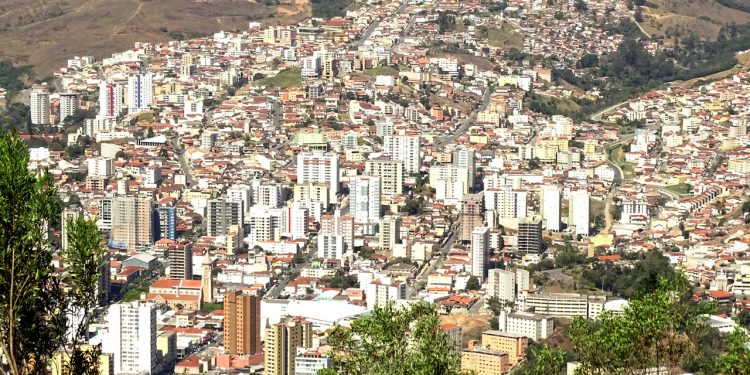 Cidade das Rosas tem IDH de 0,800 e recebe 500 mil turistas por ano