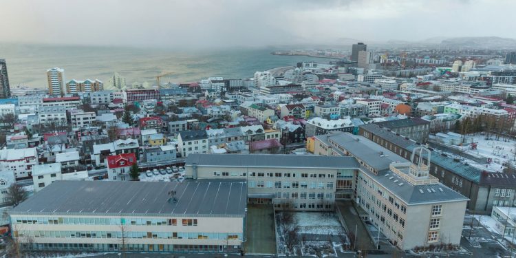 Essa cidade oferece a melhor segurança para as mulheres em 2025