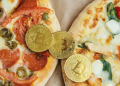Cripto: Bitcoin cai no "Pizza Day" com cautela global