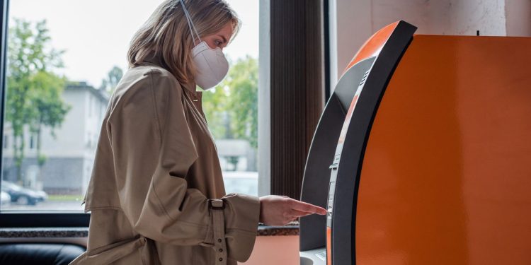 Regras dos caixas eletrônicos em supermercados ativas em 2025