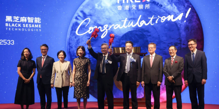 CATL estreia em Hong Kong com maior IPO do mundo e ações disparam 16%