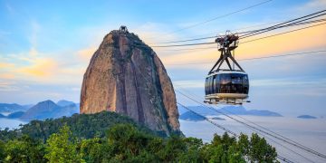 Cidade fundada em 1565 que abrigou o Império Português reúne praias e a maior floresta urbana replantada do mundo entre os seus cartões-postais