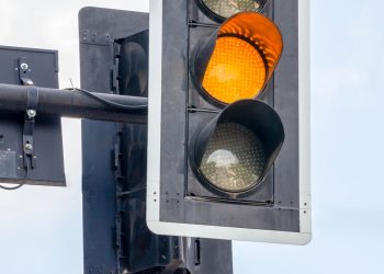 Nova lei dos semáforos já está em vigor em todo o Brasil