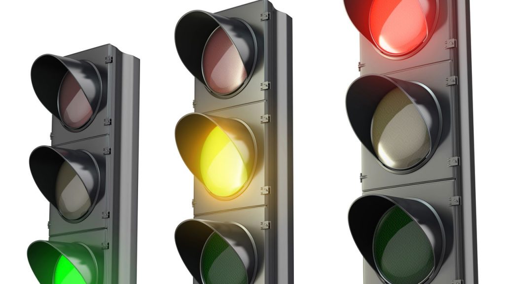 Nova lei dos semáforos já está em vigor em todo o Brasil