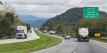 Setor de serviços cresce 0,3% em março e se aproxima de recorde