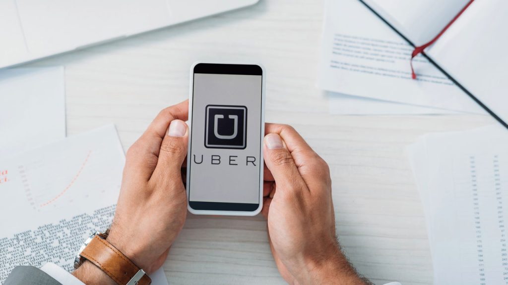 A Uber enfrenta concorrência pesada e precisa se reinventar