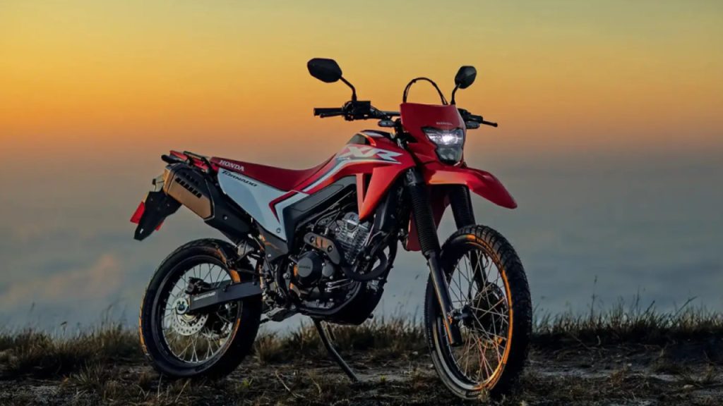 Essa moto da Honda tem tudo que você precisa para cidade e trilha!