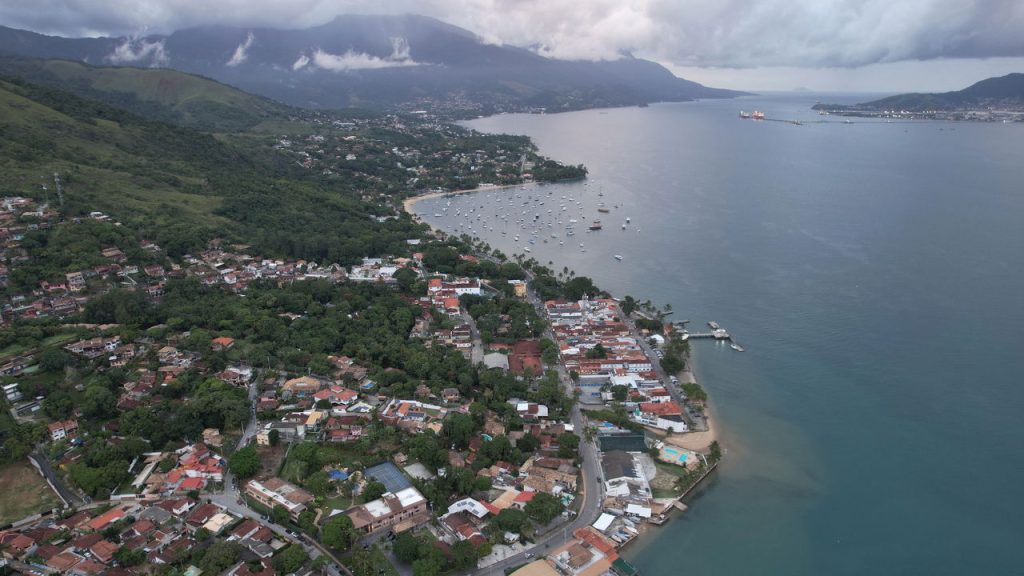 Uma cidade encantadora com praias, trilhas e qualidade de vida