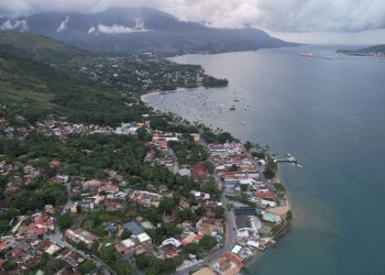 Essa ilha do litoral paulista está encantando turistas com natureza e praias paradisíacas