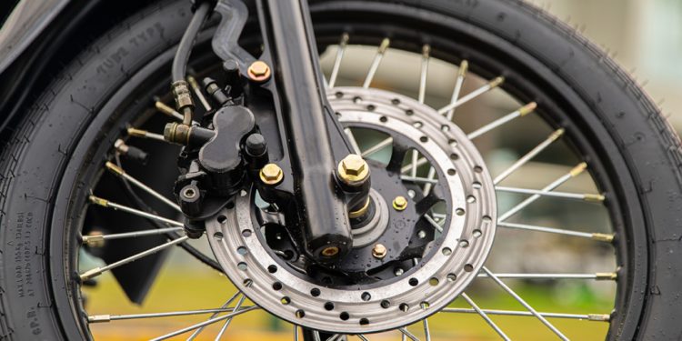 Modelo da Shineray que custa menos de R$ 9 mil e faz mais de 50 km/l não precisa de CNH!