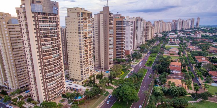 Por que tanta gente está se mudando para a “Califórnia Brasileira” no interior de SP?