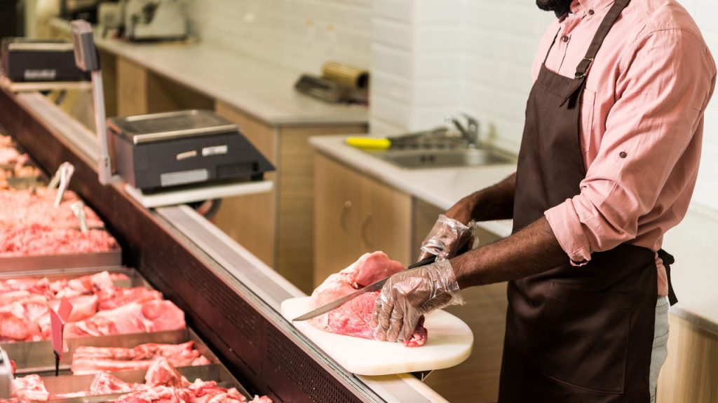 O erro fatal que você comete na seção de carnes e perde dinheiro!
