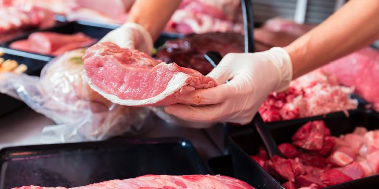 O segredo que vai te fazer comprar pão e carne mais baratos