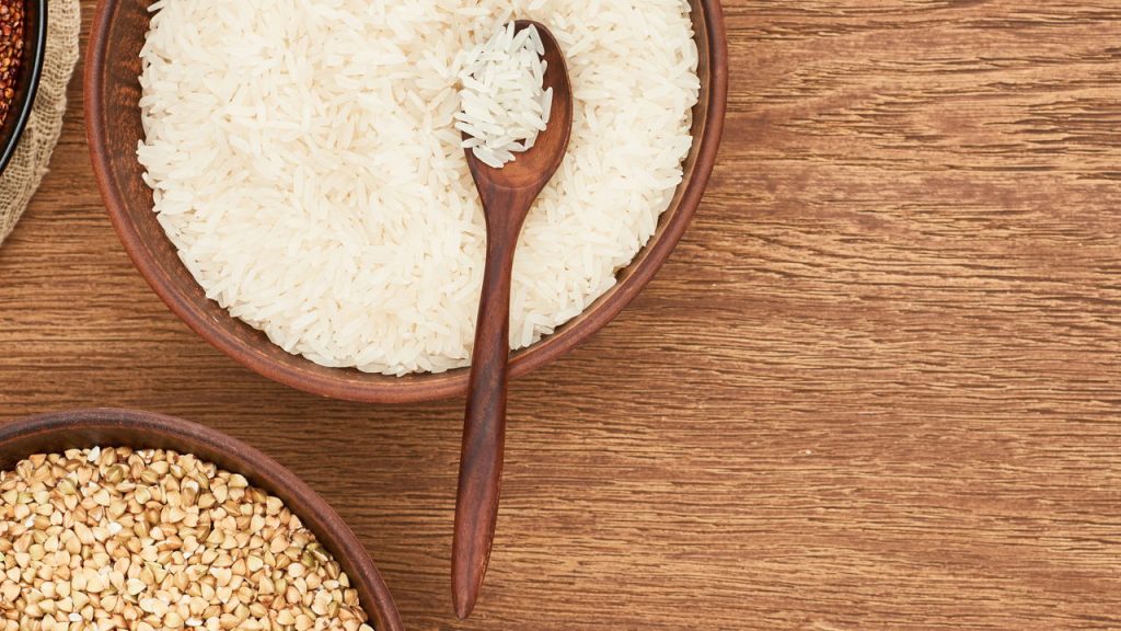 Comprar bastante arroz e feijão realmente te ajuda a economizar?