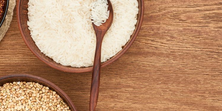 Comprar bastante arroz e feijão realmente te ajuda a economizar?