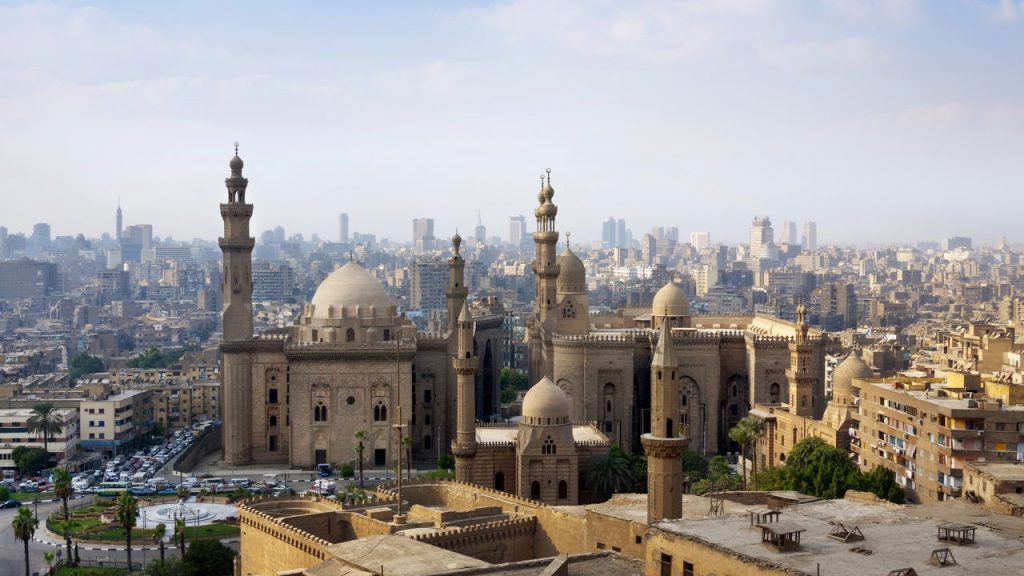 Essa cidade egípcia esconde contrastes que encantam e desafiam visitantes