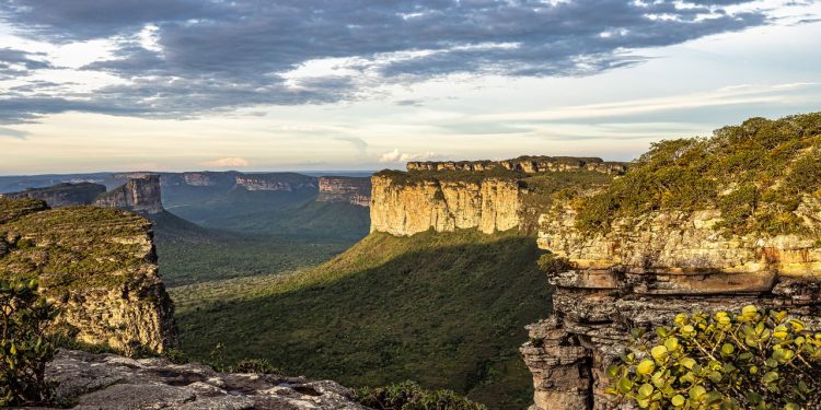 Esse destino no interior da Bahia surpreende viajantes com montanhas, rios cristalinos e histórias guardadas em vilas coloniais