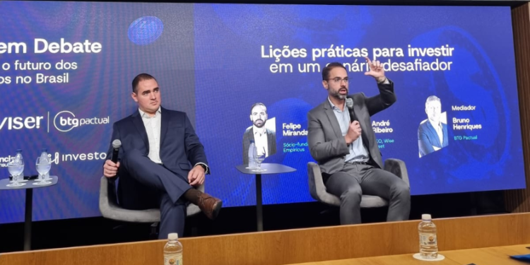 Dólar enfraquecido favorece investimentos no Brasil, diz Felipe Miranda