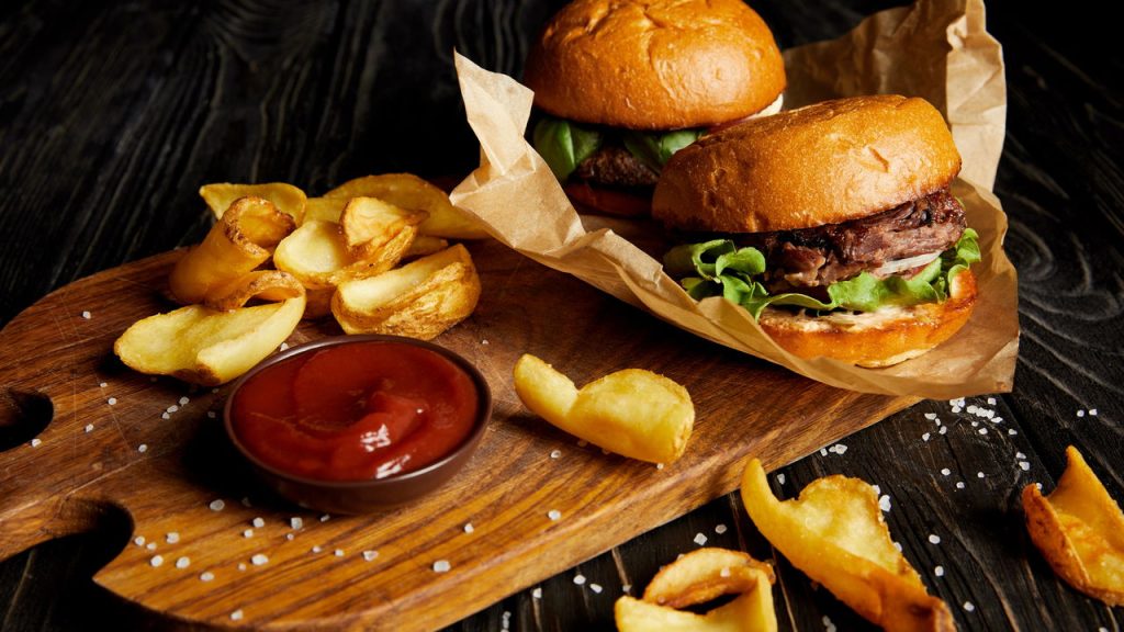 4 combinações de lanche com R$15 que realmente funcionam em 2025