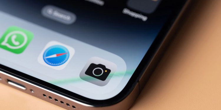 Novo iPhone baratinho da Apple custa pouco e já está alegrando a todos