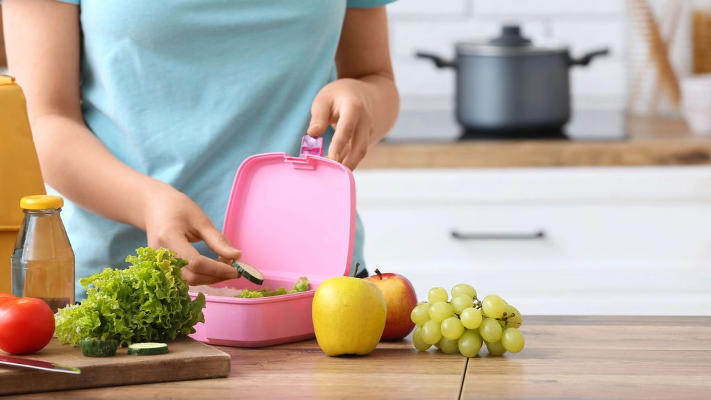 A melhor forma de pais de adolescentes fazerem compras e economizar