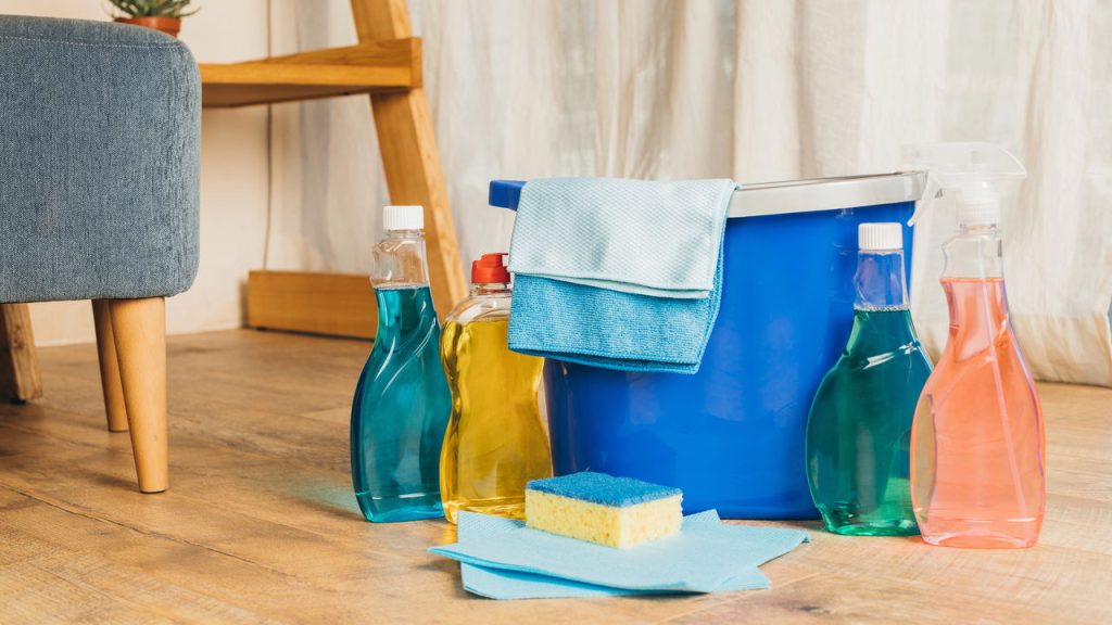 Aprenda a fazer seus produtos de limpeza com apenas R$ 10