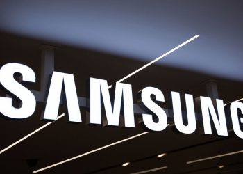 O modelo da Samsung que cabe no dedo e custa menos de R$ 2.000