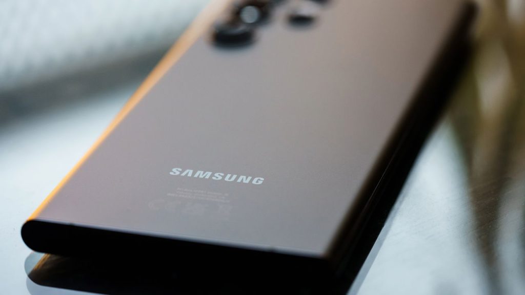 Celular popular da Samsung custa menos de R$ 1.500 e já é queridinho no Brasil