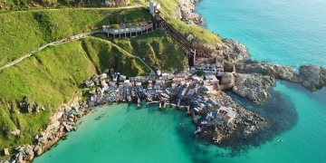 Essa cidade do litoral do Rio de Janeiro é conhecida como o “Caribe brasileiro” graças a suas águas cristalinas e paisagens de tirar o fôlego