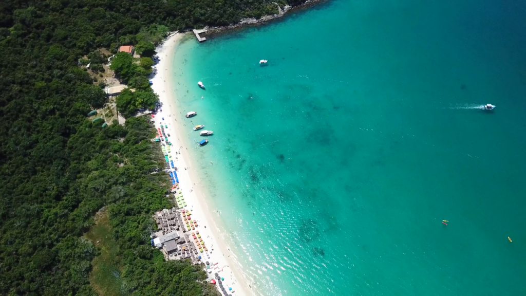 O litoral do Sudeste esconde as águas mais cristalinas do Brasil