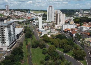 A cidade do interior paulista que conquistou o Brasil com sua tradição no calçado e qualidade de vida