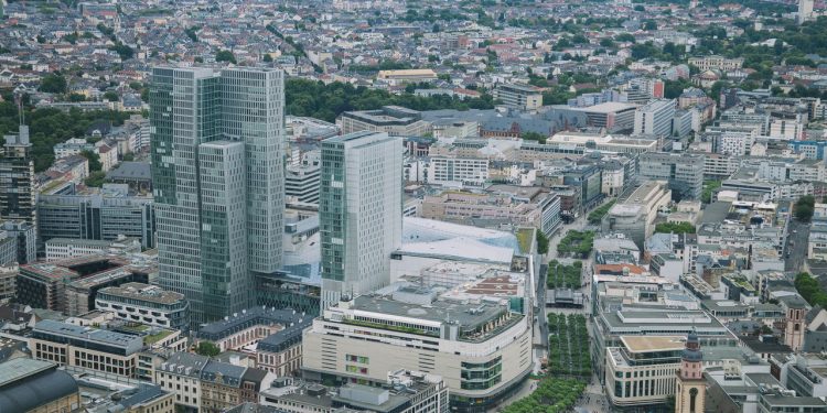 Frankfurt - Créditos: depositphotos.com / AntonMatyukhaBO