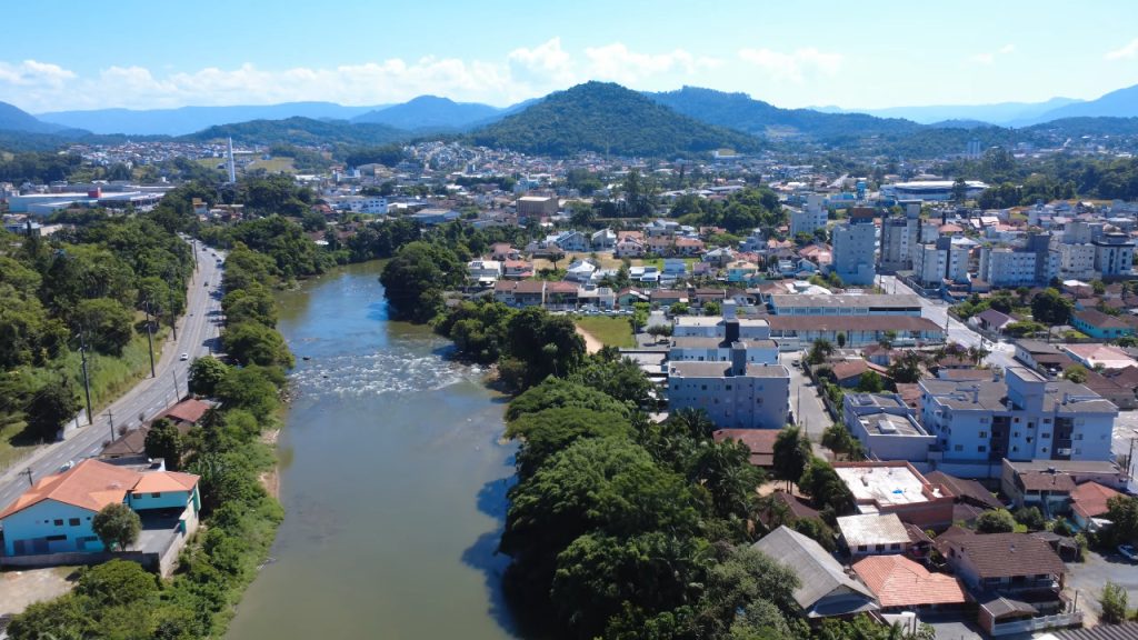 Cidade catarinense encanta com tradição europeia e qualidade de vida