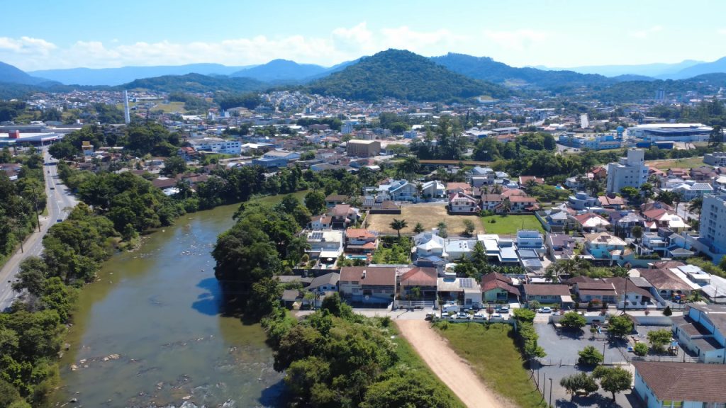 Cidade catarinense encanta com tradição europeia e qualidade de vida