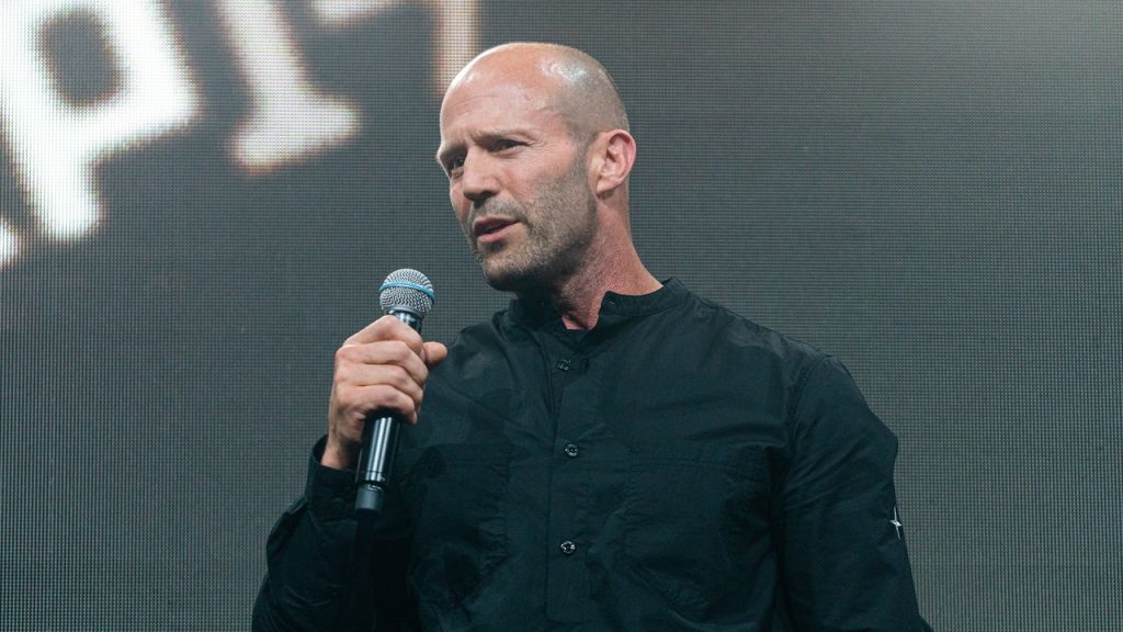 Ele foi vendedor de rua antes de virar astro global de ação