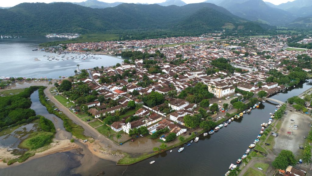 Essa cidade colonial do Rio está encantando brasileiros com praias paradisíacas