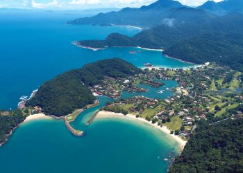 Cidade histórica a apenas 5 metros de altitude preserva cultura colonial e natureza exuberante