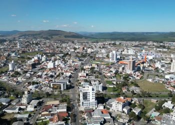 Essa cidade mistura clima europeu, tradição e uma das festas mais animadas do Brasil